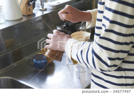 做咖啡的老人 34877497