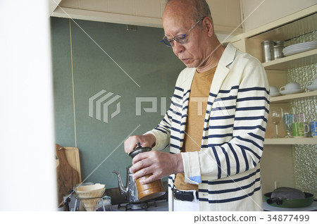 做咖啡的老人 34877499