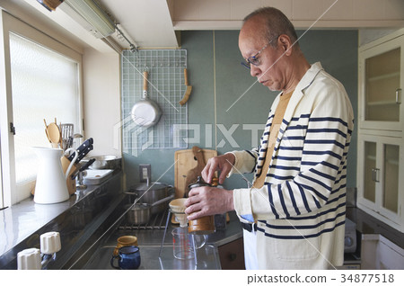 做咖啡的老人 34877518