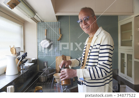 做咖啡的老人 34877522