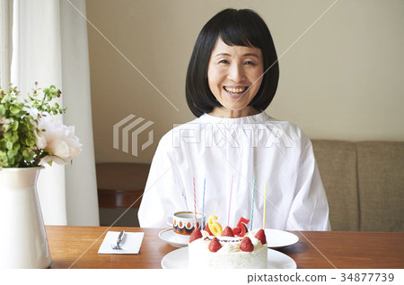 慶祝週年紀念的資深夫人 34877739