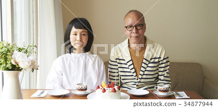慶祝週年的資深夫婦 34877944