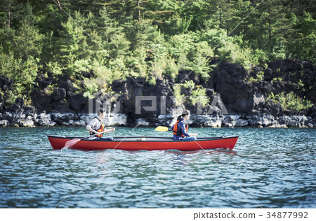 Couple rowing canoe 34877992