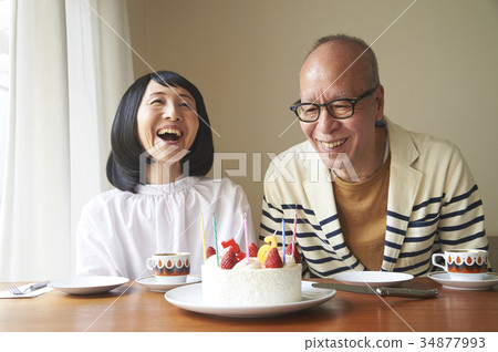 Senior couple celebrating anniversary Senior couple celebrating anniversary 34877993
