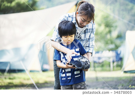 Family playing catch ball Family playing catch ball 34878003