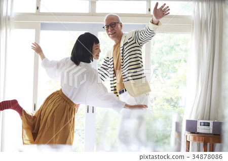 Senior couple dancing 34878086