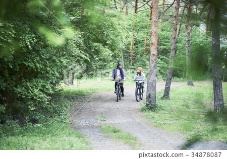 Couple riding a mountain bike 34878087