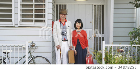 資深夫婦旅行離開前門 34878253