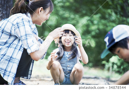 Families enjoying camping 34878544