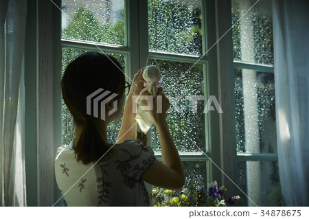 Women who hope for the rain Women who hope for the rain 34878675