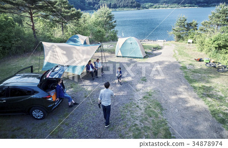 家庭享受露營 34878974