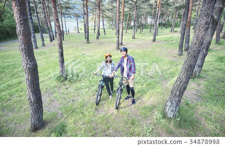 騎登山車的夫婦 騎登山車的夫婦 34878998