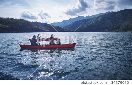 劃獨木舟的家庭 劃獨木舟的家庭 34879050