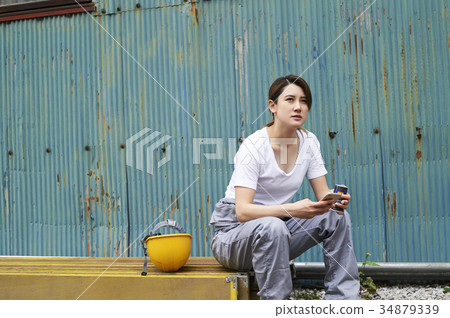 Female worker Female worker 34879339