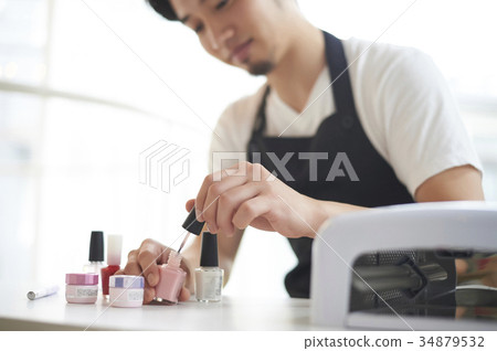 Female worker 34879532