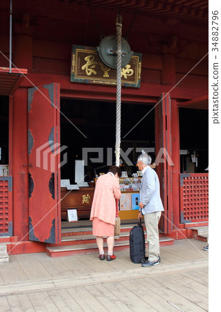 Tourists of Ueno Kanei-ji Temple Tourists of Ueno Kanei-ji Temple 34882796