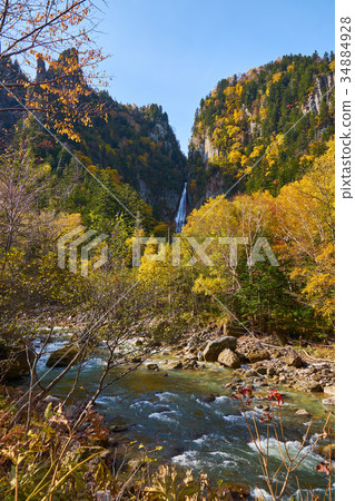 層雲峽峽谷瀑布和彩色的葉子 層雲峽峽谷瀑布和彩色的葉子 34884928