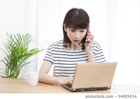 A young lady calling on a smartphone 34885014