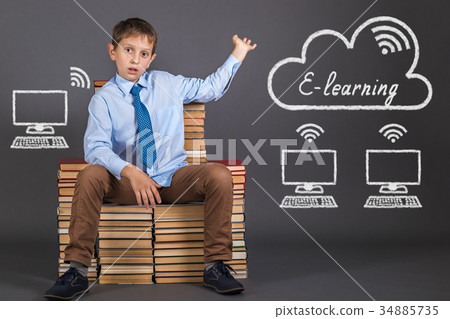 The young engineer demonstrates the principle The young engineer demonstrates the principle 34885735