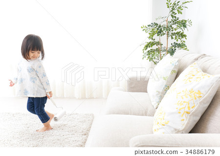 Child to clean Child to clean 34886179