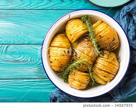 Baked potatoes cooked with herbs 34887935
