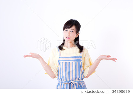 Middle lady, think, trouble Middle lady, think, trouble 34890659