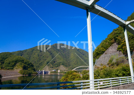 山梨縣,鹽川壩湖畔,Masutomi Ohashi和Shiroku Gorge Ohashi,秋天 山梨縣,鹽川壩湖畔,Masutomi Ohashi和Shiroku Gorge Ohashi,秋天 34892577