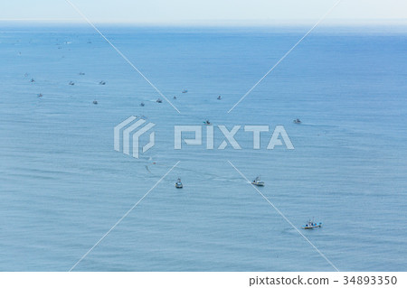 Fishing boats fishing off the coast of Jusan Katahama, Amami Peninsula 34893350