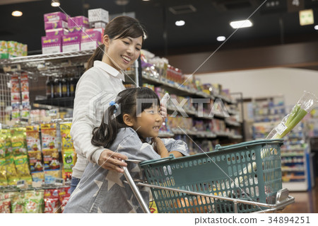 Parents and children shopping at the supermarket 34894251