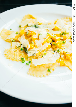 Ravioli pasta with pumpkin and cheese 34895937