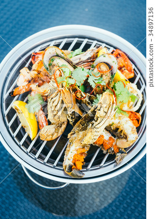 Mixed grilled seafood Mixed grilled seafood 34897136