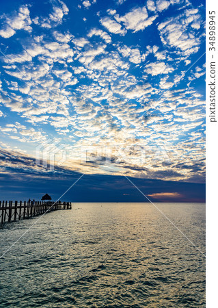 晚上在桑給巴爾島（坦桑尼亞，桑給巴爾） 34898945