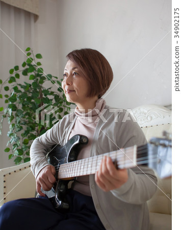 Middle women's lessons 34902175