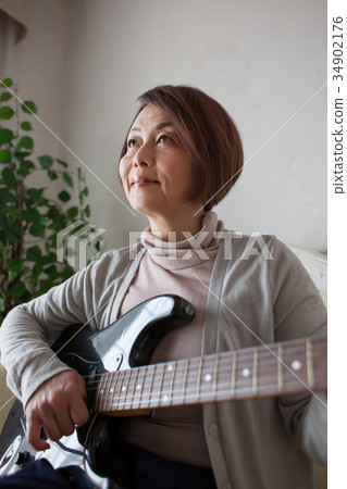 Middle women's lessons 34902176