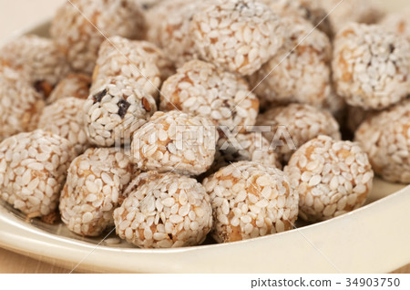 Lambert nut with sesame Lambert nut with sesame 34903750