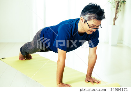 Middle-aged man doing push-ups 34904171