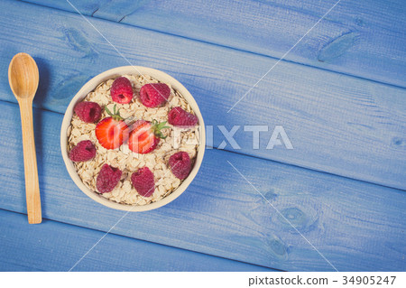Oat flakes with strawberries and raspberries Oat flakes with strawberries and raspberries 34905247