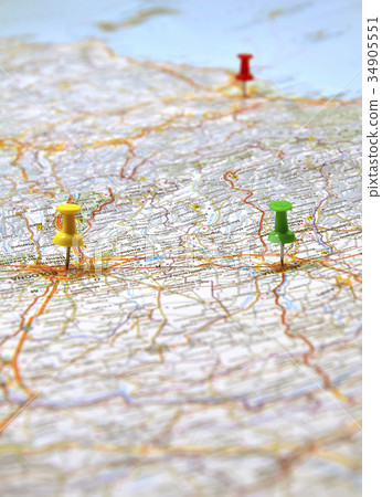 Red, green and yellow points on the italy map 34905551