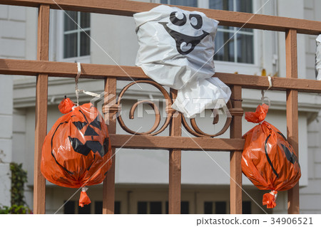 Artificial pumpkin heads from a plastic bag 34906521