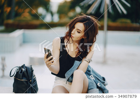 girl in city 34907879