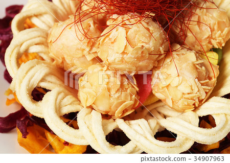 Deep fried scallop balls 34907963