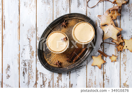 Eggnog Christmas cocktail 34910876