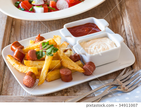 Salchipapas Salchipapas 34911007