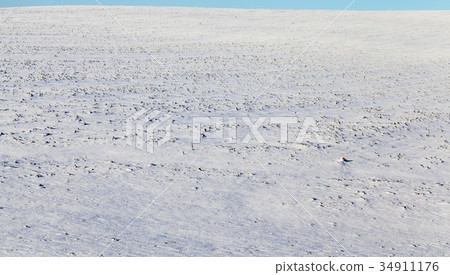 Snow drifts in winter 34911176