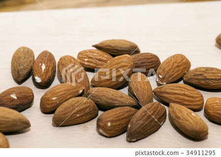 almond nuts, close-up almond nuts, close-up 34911295