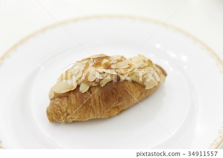 Almond croissant Almond croissant 34911557
