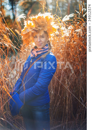 Beauty woman at autumn park 34912874