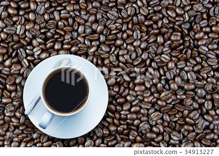 coffee cup and coffee beans coffee cup and coffee beans 34913227