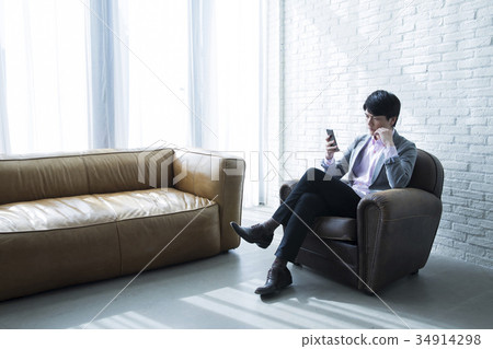 Male in his 30's 34914298