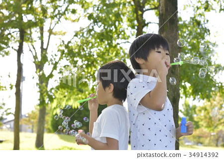 Brothers playing with Shabon jade Brothers playing with Shabon jade 34914392